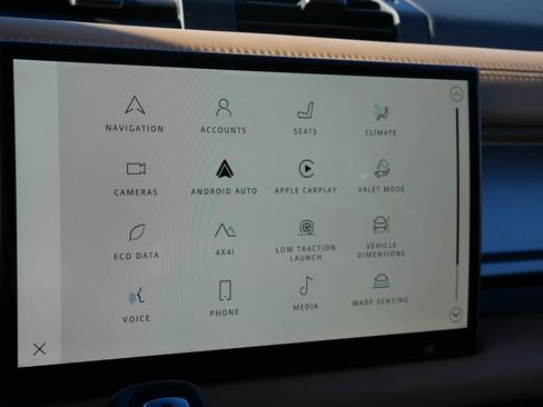 Used 2025 Land Rover Defender 110 V8 image 32