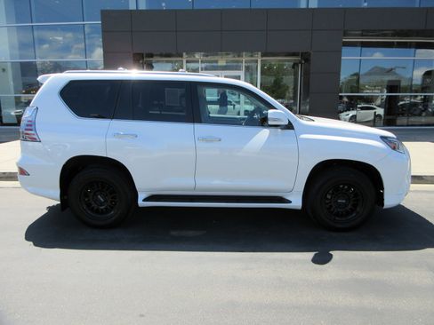 Used 2022 Lexus GX 460 Luxury w/ Off Road Package AWD/4WD image 11