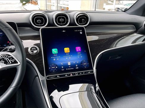 Used 2025 Mercedes-Benz GLC 300 4MATIC image 6