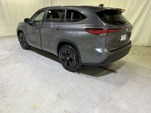 Used 2023 Toyota Highlander LE AWD/4WD image 8