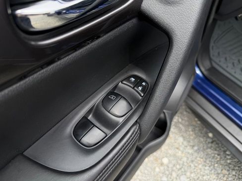 Used 2019 Nissan Rogue S w/ Special Edition Package FWD image 14