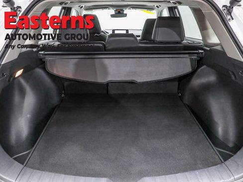 Used 2022 Toyota Corolla Cross XLE w/ Convenience Package image 9