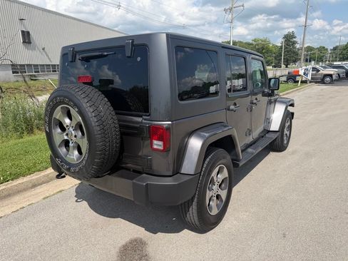 Used 2017 Jeep Wrangler Unlimited Sahara w/ Connectivity Group AWD/4WD image 3