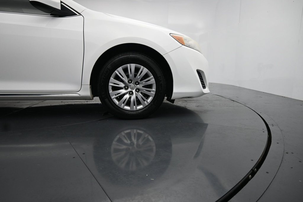 Used 2014 Toyota Camry LE FWD image 11