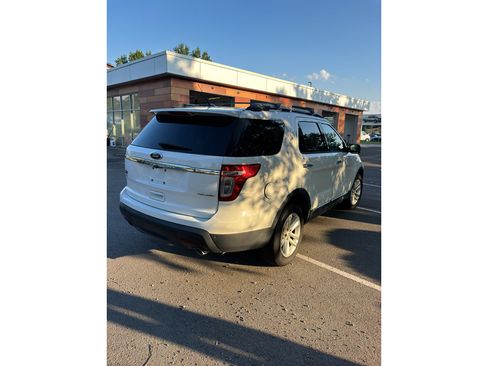 Used 2013 Ford Explorer XLT FWD image 3