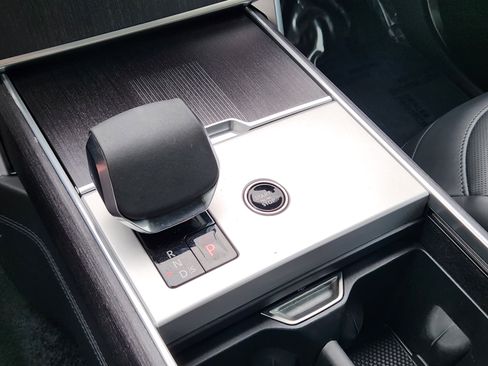 Certified 2025 Land Rover Range Rover Long Wheelbase Autobiography image 21