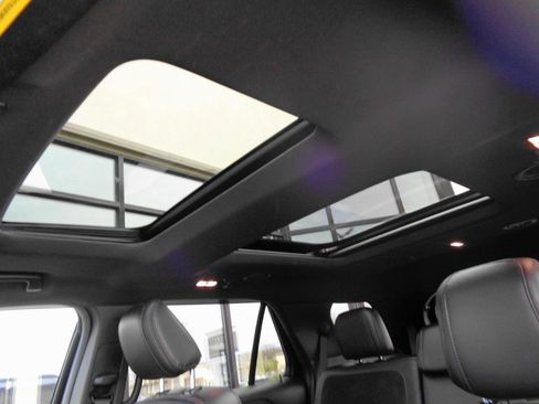 Used 2019 Ford Explorer XLT w/ Equipment Group 202A image 15