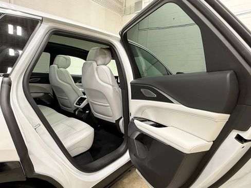 Used 2024 Cadillac Lyriq Luxury RWD image 46