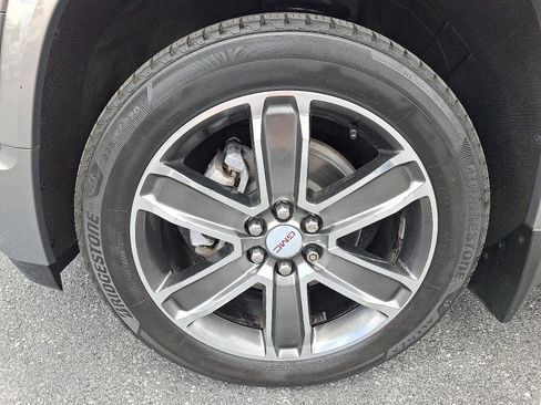 Used 2019 GMC Acadia Denali w/ Technology Package AWD/4WD image 9