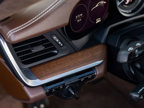 Used 2020 Porsche 911 Carrera 4S w/ Sport Package image 27