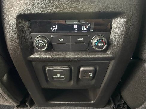 Used 2023 Chevrolet Traverse LT image 13