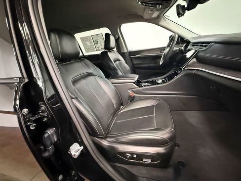 Used 2023 Jeep Grand Cherokee L Limited w/ Luxury Tech Group II image 13