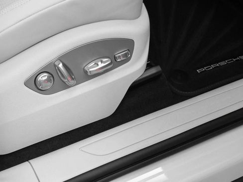 New 2025 Porsche Macan image 68