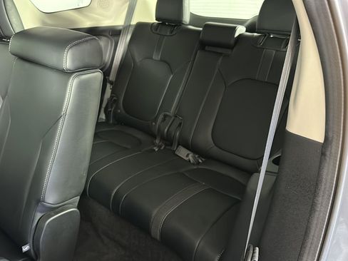 Used 2024 Honda Pilot Touring image 22