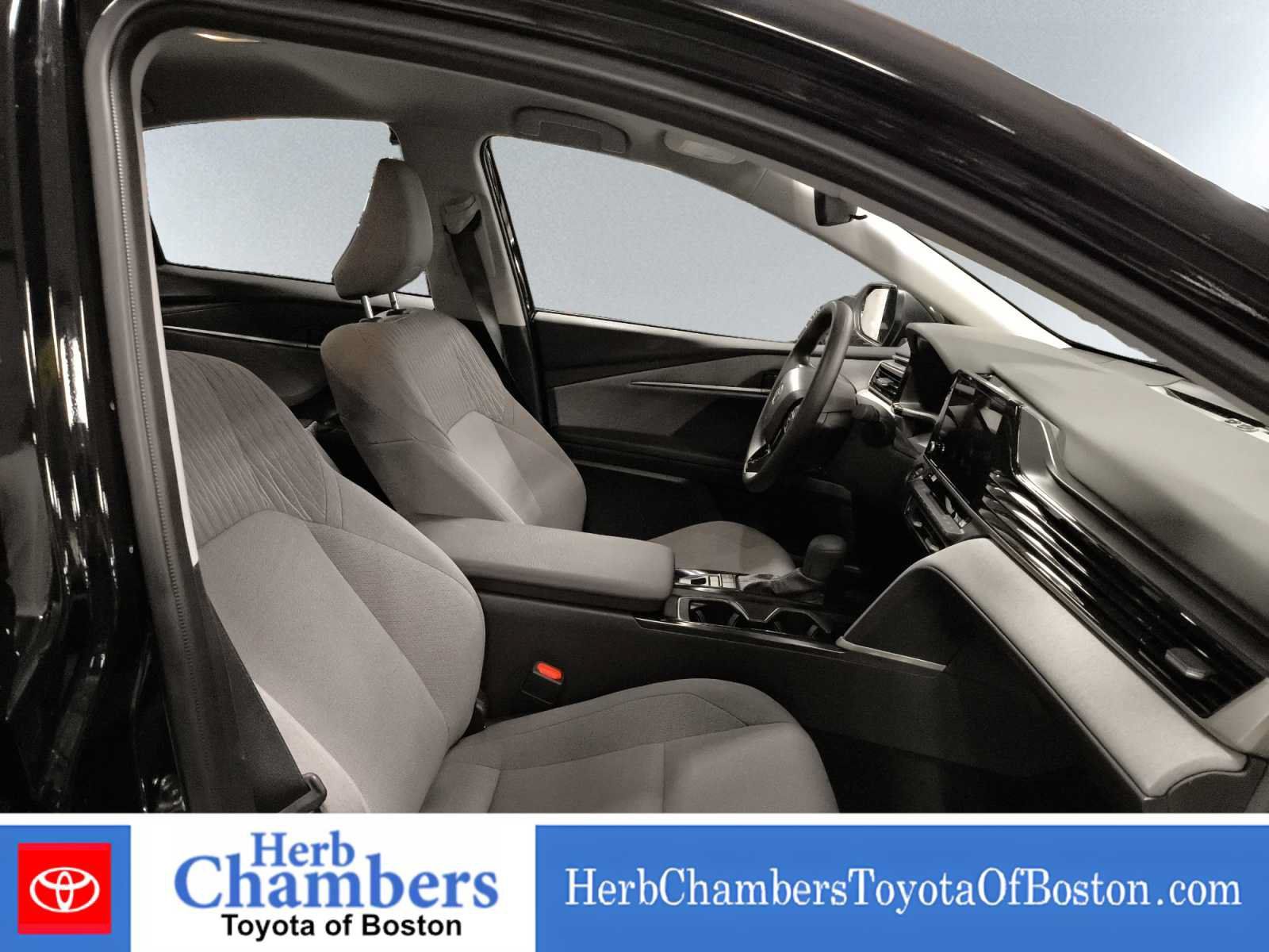 Used 2025 Toyota Camry LE AWD/4WD image 39