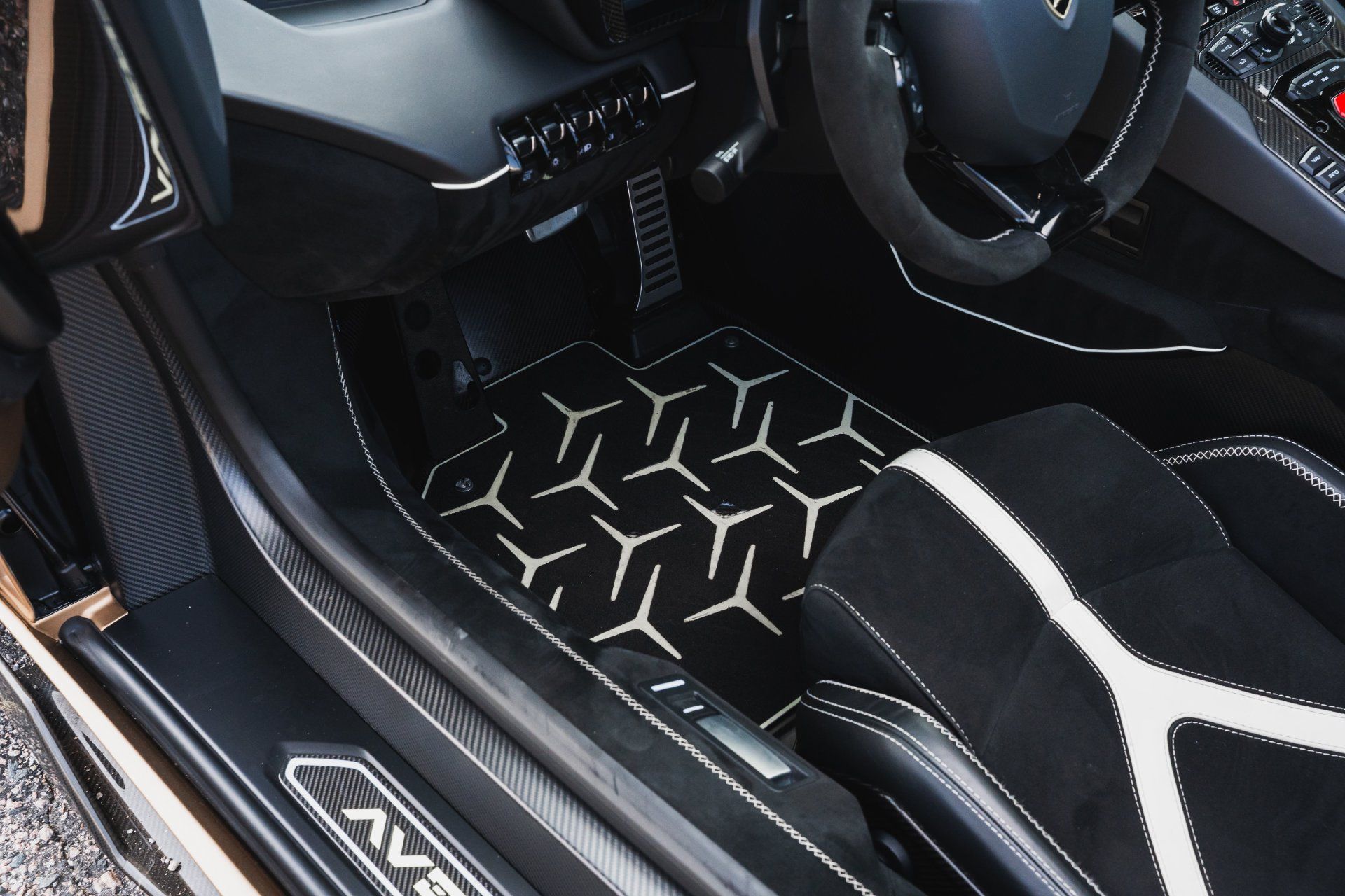 Used 2021 Lamborghini Aventador SVJ AWD/4WD image 53
