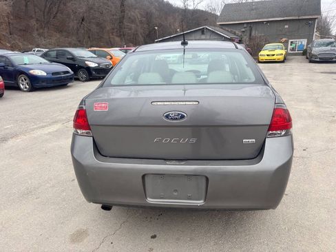 Used 2010 Ford Focus SES FWD image 9