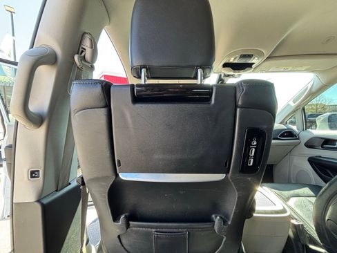 Used 2020 Chrysler Pacifica Touring-L Plus FWD image 18