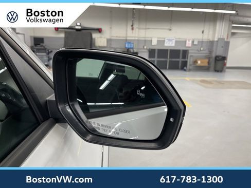 Used 2025 Volkswagen Atlas Cross Sport SEL R-Line image 12