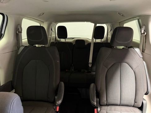 Used 2024 Chrysler Voyager LX image 17