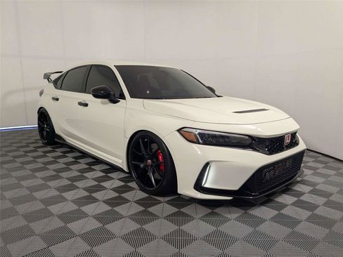 Used 2025 Honda Civic Type R image 3