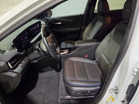 Used 2024 Buick Envista Sport Touring w/ Convenience I Package FWD image 17