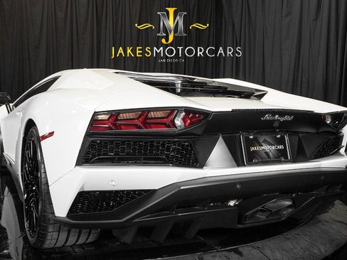 Used 2017 Lamborghini Aventador S image 12