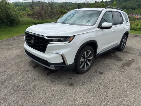 Used 2025 Honda Pilot Touring image 7