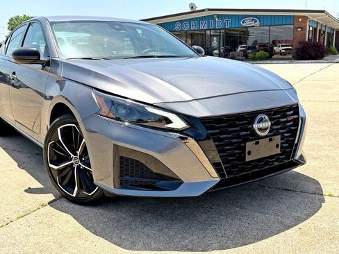 Used 2025 Nissan Altima 2.5 SR AWD/4WD image 8