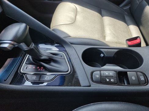 Used 2020 Kia Niro EX Premium FWD image 25