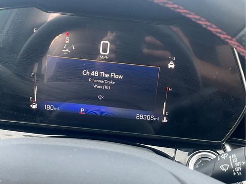 Used 2025 Chevrolet Trax RS w/ Driver Confidence Package image 27