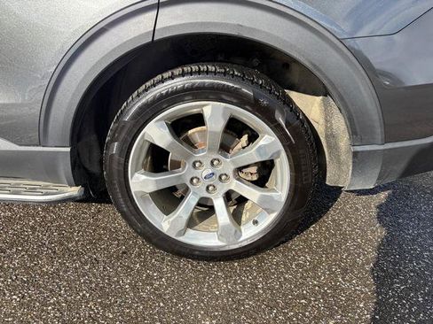 Used 2020 Ford Explorer Platinum image 33