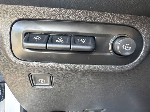 Used 2023 GMC Terrain SLT w/ Infotainment Package II image 30