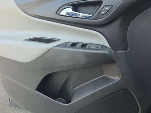 Used 2020 Chevrolet Equinox LS w/ LS Convenience Package FWD image 25