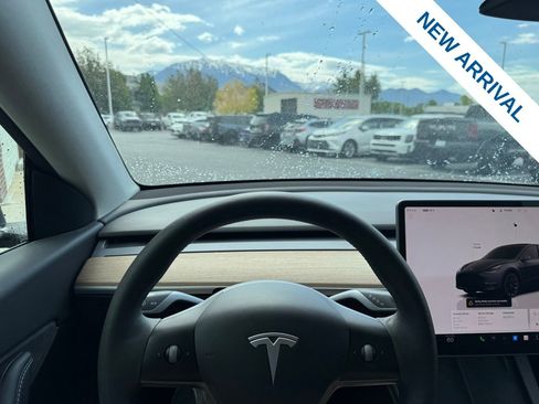 Used 2022 Tesla Model Y Long Range AWD/4WD image 19