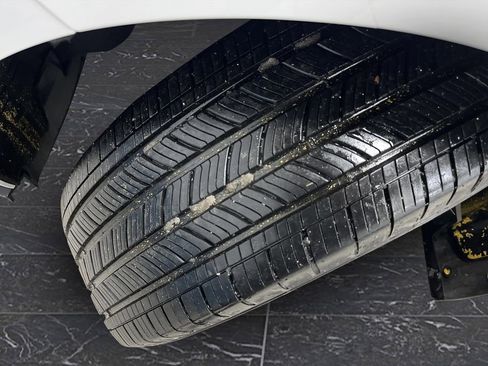 Used 2024 Toyota Sienna XSE image 38