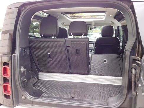 Used 2024 Land Rover Defender 90 S image 8