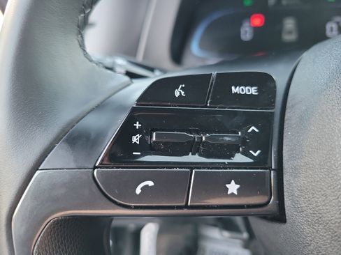 Certified 2025 Hyundai Elantra Sport image 7