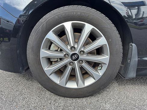 Used 2016 Hyundai Sonata Limited w/ Option Group 04 FWD image 9