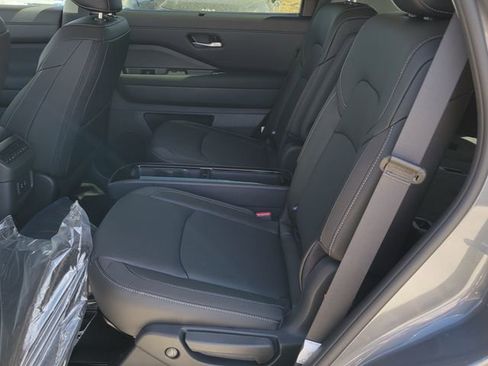 New 2026 Nissan Pathfinder SL image 7