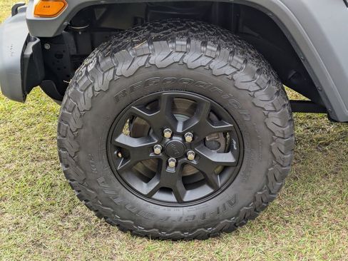 Used 2021 Jeep Wrangler Unlimited Willys image 11