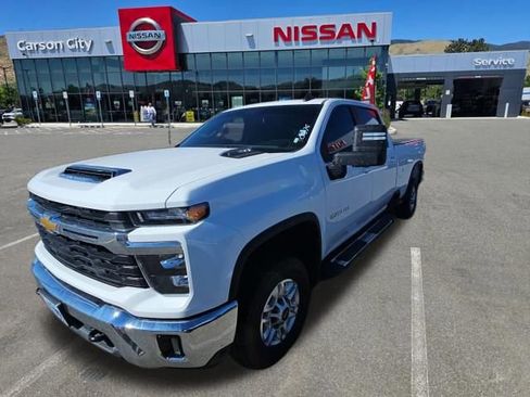 Used 2025 Chevrolet Silverado 2500 LT w/ Convenience Package image 3