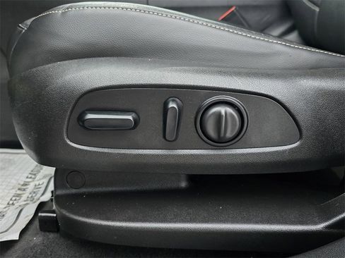 Used 2018 GMC Acadia SLT image 15