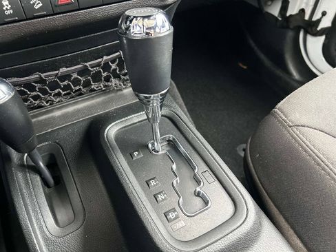 Used 2018 Jeep Wrangler Unlimited Sport S AWD/4WD image 30