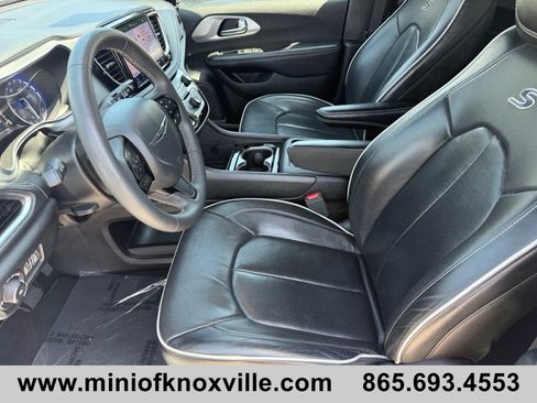 Used 2025 Chrysler Pacifica Limited FWD image 12