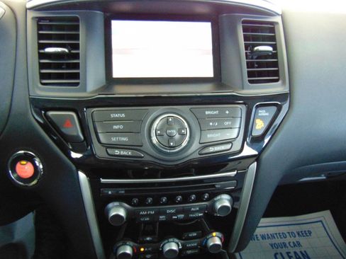 Used 2016 Nissan Pathfinder SV image 14