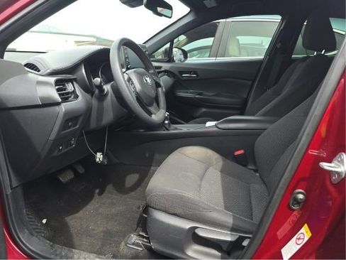 Used 2019 Toyota C-HR LE image 4