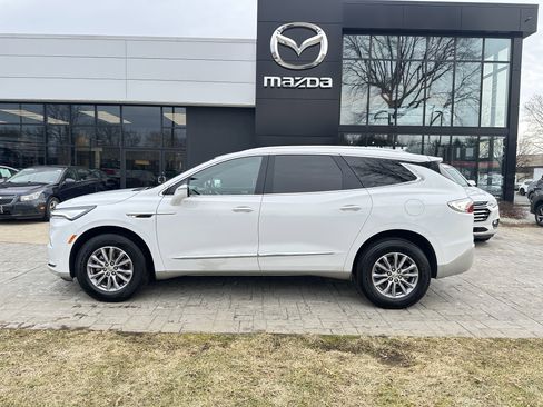 Used 2024 Buick Enclave Essence image 4