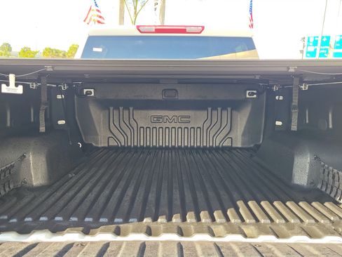 Used 2025 GMC Sierra 1500 Elevation image 10