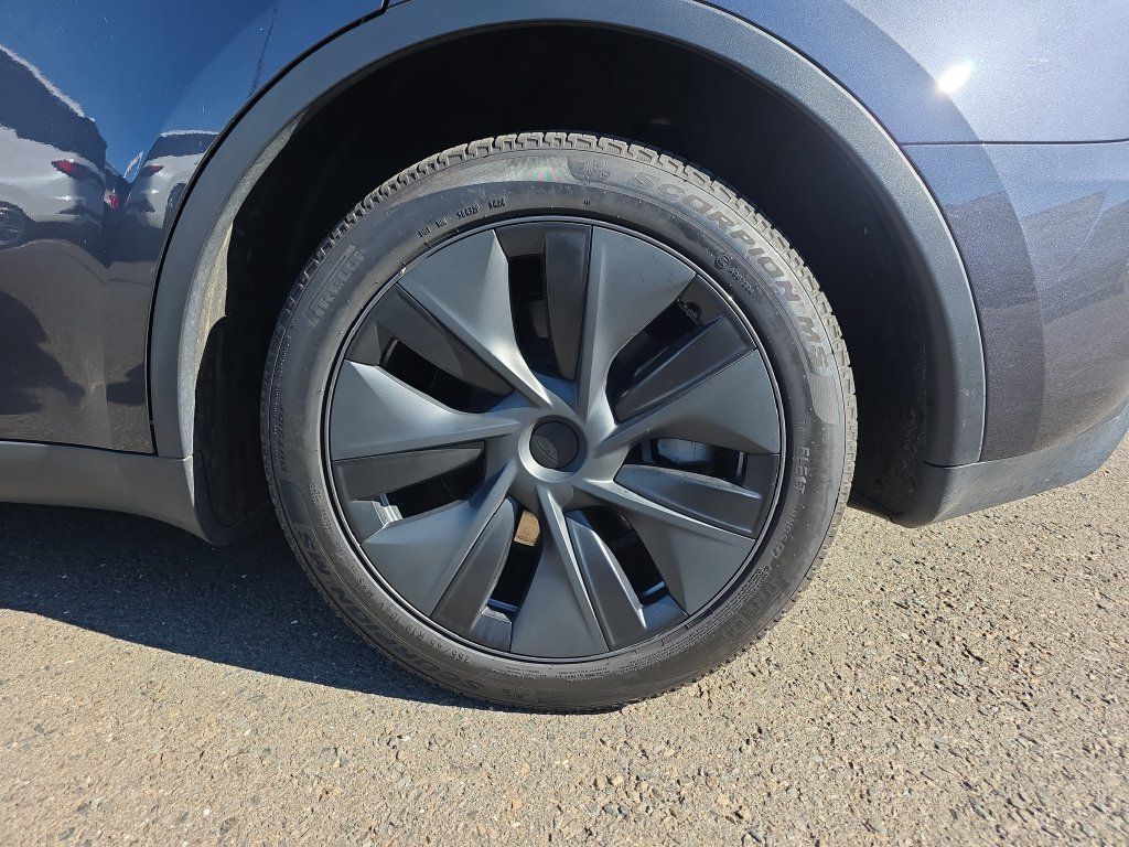Used 2024 Tesla Model Y Long Range AWD/4WD image 11